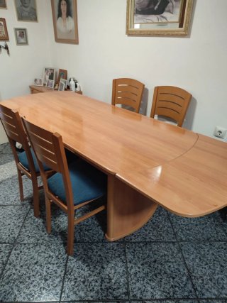 Mesa y 4 Sillas Comedor