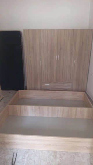 Canapé de madera y tela beige