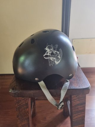 Casco Oxelo nero con grafica 54-58 cm (EN 1078)