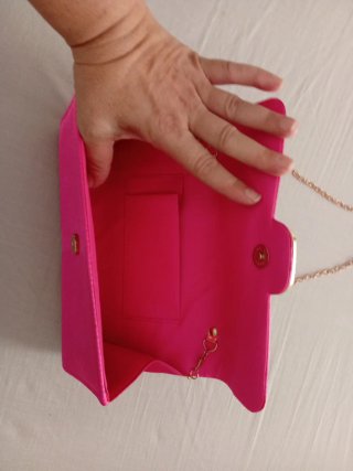 Bolso de fiesta rosa con pedrería No es de marca