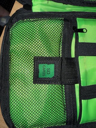 Organizador de cables y accesorios