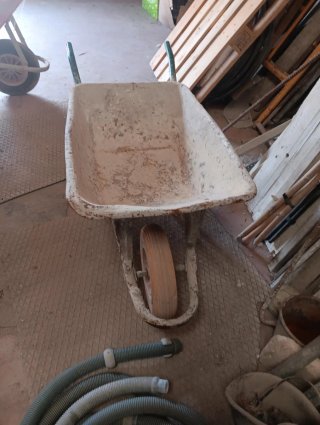 Carretilla metálica rueda maciza