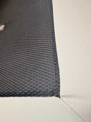 Base tapizada con patas casi nueva
