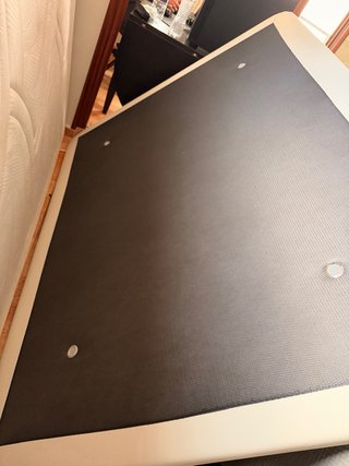 Base tapizada con patas casi nueva