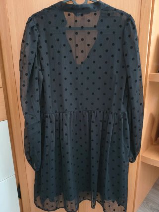 Vestido negro topos Stradivarius