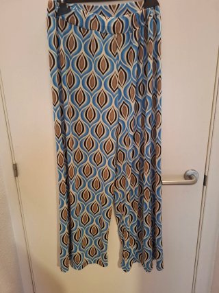 Pantalón estampado rombos azul y marrón