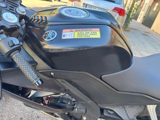 Yamaha YZF r125 negra