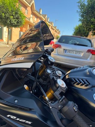 Yamaha YZF r125 negra