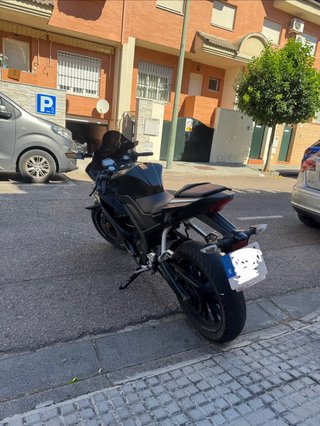 Yamaha YZF r125 negra