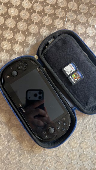 Sony PS Vita Negra + 2 Juegos + Funda