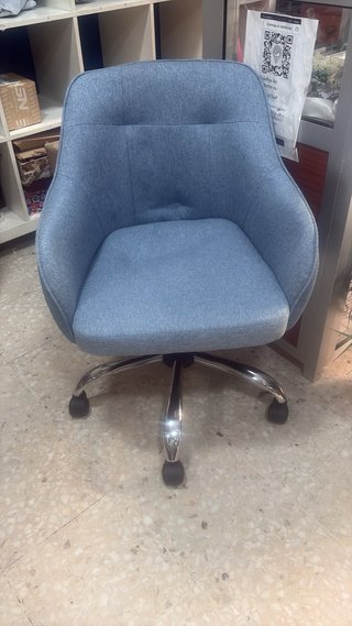 Sillón de oficina azul y plateado
