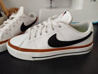 Zapatillas Nike Court Legacy Blancas y Marrones