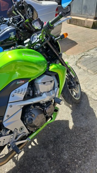 Kawasaki Z750 Verde