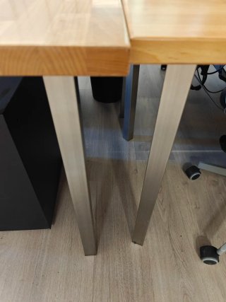 2 Tavoli da Ufficio in Legno e Metallo