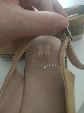 Cuñas beige y amarillas