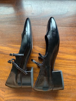 Zapatos charol tacón negros