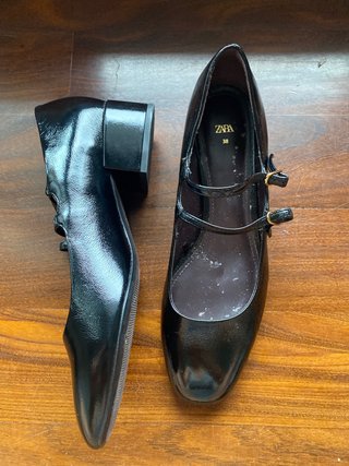 Zapatos charol tacón negros