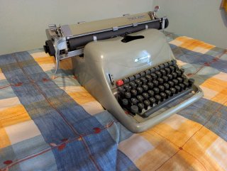 Máquina de escribir Hispano Olivetti Lexicon 80