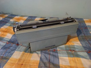 Máquina de escribir Hispano Olivetti Lexicon 80