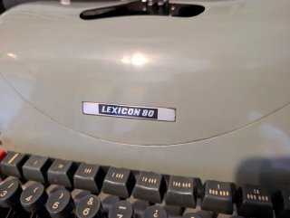 Máquina de escribir Hispano Olivetti Lexicon 80