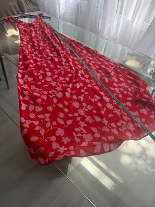 Vestido midi floral rojo y rosa