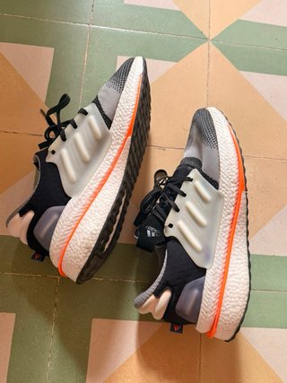 Zapatillas Adidas Grises y Blancas