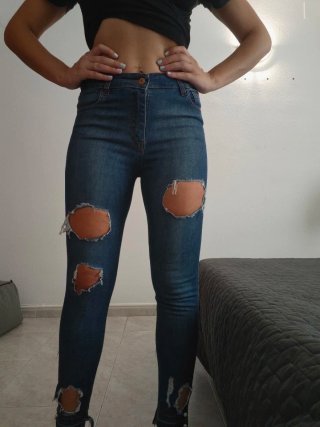 Pantalón vaquero mujer desgarrado