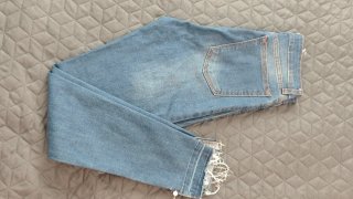 Pantalón vaquero mujer desgarrado