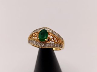 Anillo Con Esmeralda y Diamantes Oro 18k - 6,44gr