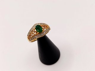 Anillo Con Esmeralda y Diamantes Oro 18k - 6,44gr