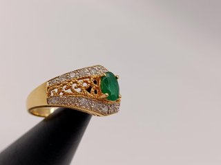 Anillo Con Esmeralda y Diamantes Oro 18k - 6,44gr