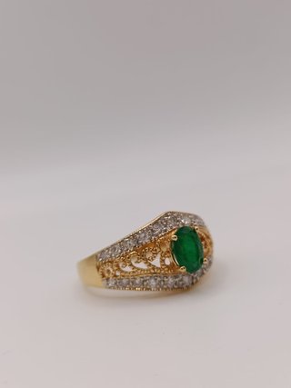 Anillo Con Esmeralda y Diamantes Oro 18k - 6,44gr