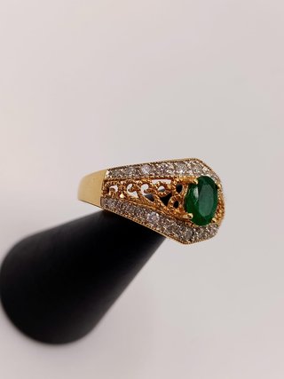 Anillo Con Esmeralda y Diamantes Oro 18k - 6,44gr