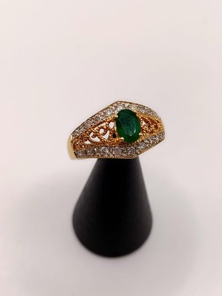 Anillo Con Esmeralda y Diamantes Oro 18k - 6,44gr