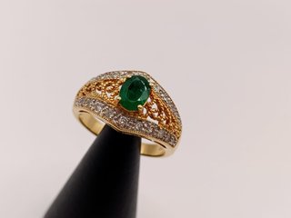 Anillo Con Esmeralda y Diamantes Oro 18k - 6,44gr