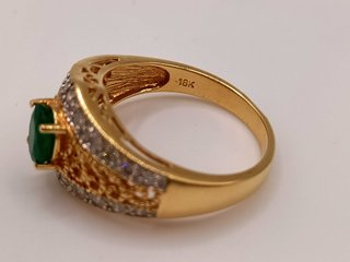 Anillo Con Esmeralda y Diamantes Oro 18k - 6,44gr