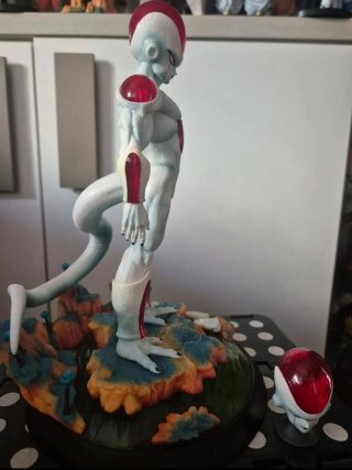 Figura Frieza Siempre en vitrina Colores perfectos