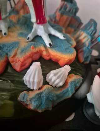 Figura Frieza Siempre en vitrina Colores perfectos