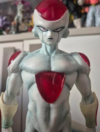 Figura Frieza Siempre en vitrina Colores perfectos