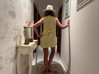 Vestido amarillo con abalorios