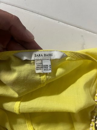 Vestido amarillo con abalorios