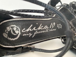 Sandalias de tiras negras