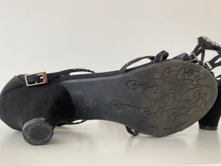Sandalias de tiras negras