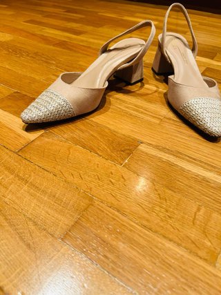 Zapatos Sfera Talla 39 Beige y Dorado