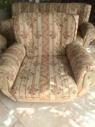 Sofá y 2 sillones