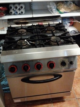 Cocina industrial 4 fuegos + horno