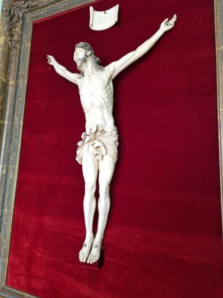Cristo Crucificado color Marfil Marco Dorado