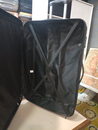 Maleta negra xtra grande con ruedas