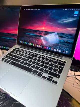 MacBook Pro 2015 13”/ 8GB RAM/ 256GB SSD