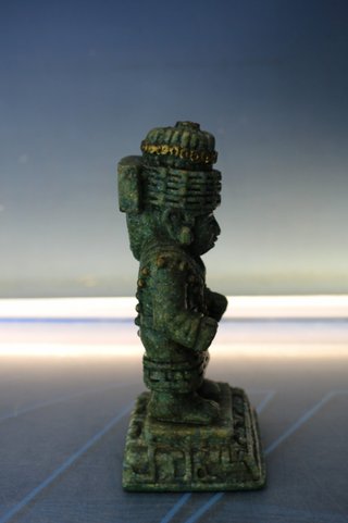 Reproducción de la diosa azteca del agua.